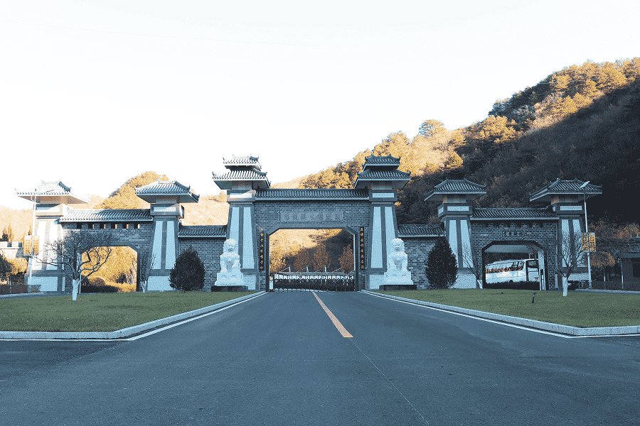 懋龙溪纪念园